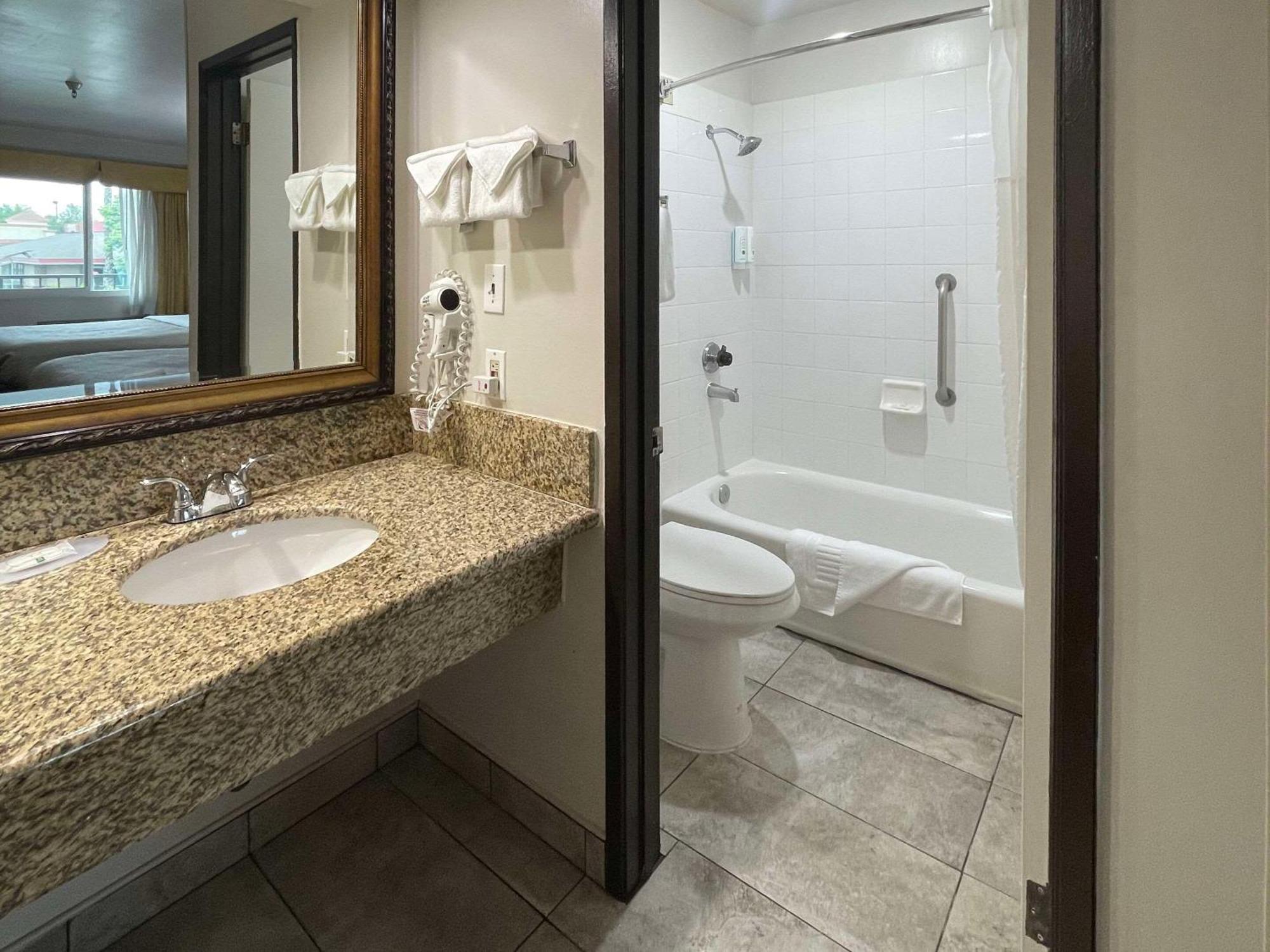 Quality Inn Ontario Airport Convention Center Extérieur photo